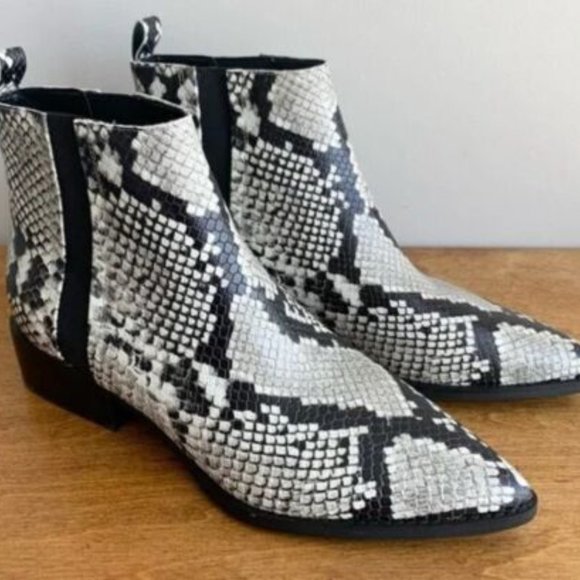 Marc Fisher LTD Vivica Bootie in Snake Print size 10 - Picture 2 of 5